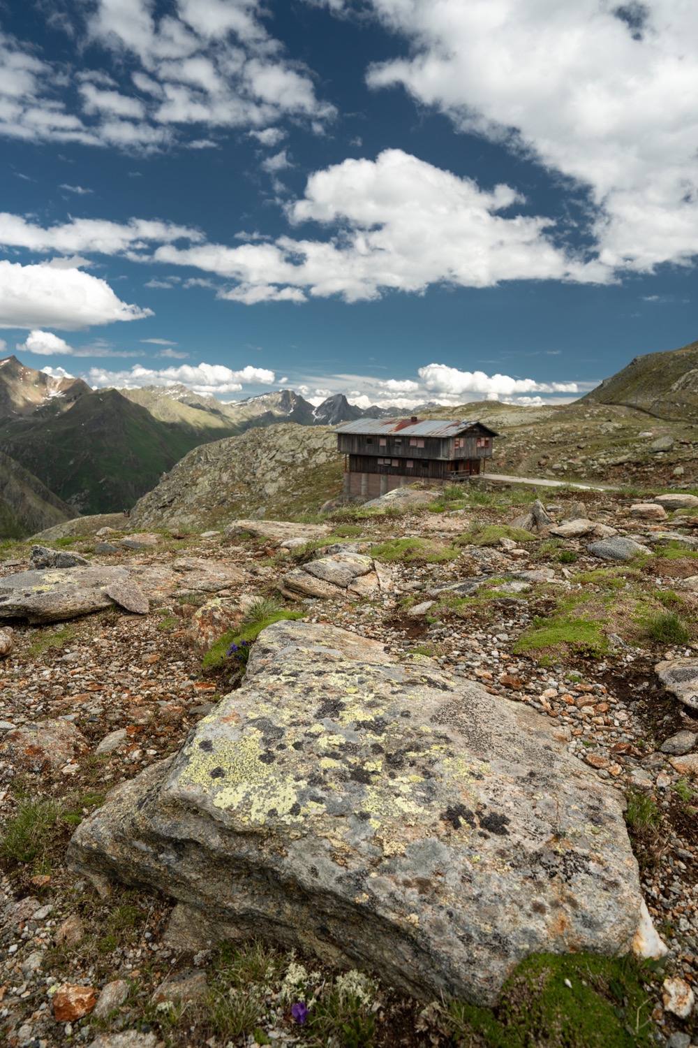 The border of Austria and Italy | 1/400s * f8 * ISO 100 * 15mm - 14-24mm F2.8 DG DN | Art 019 - Sony α7R III The border of Austria and Italy