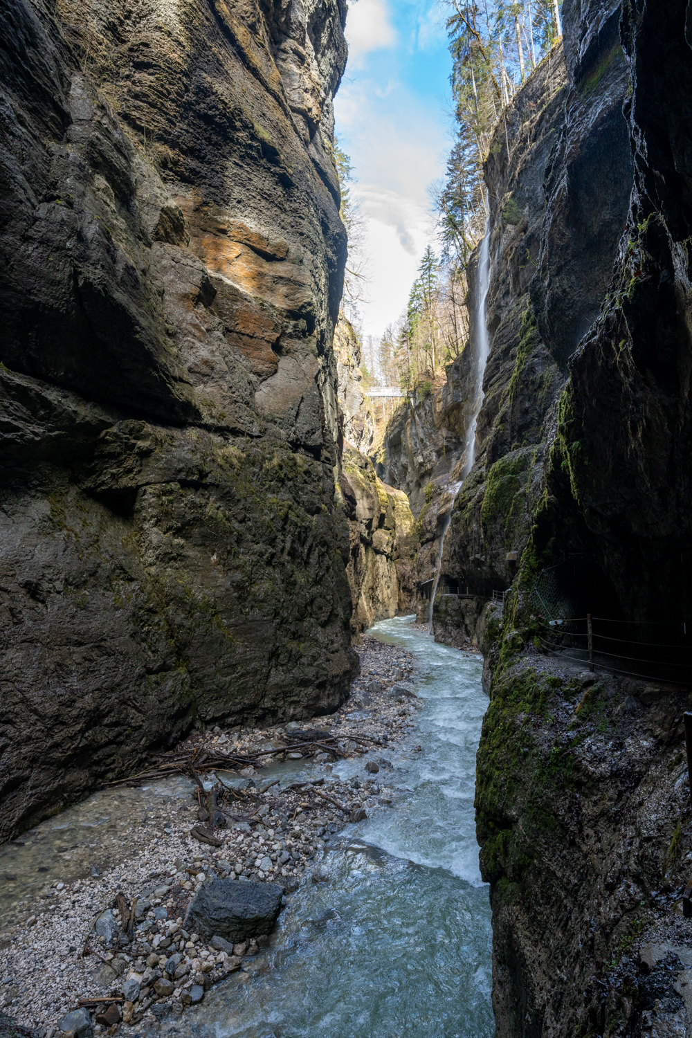 Partnachklamm | 1/125s * f8 * ISO 1000 * 15mm - 14-24mm F2.8 DG DN | Art 019 - Sony α7R V Partnachklamm