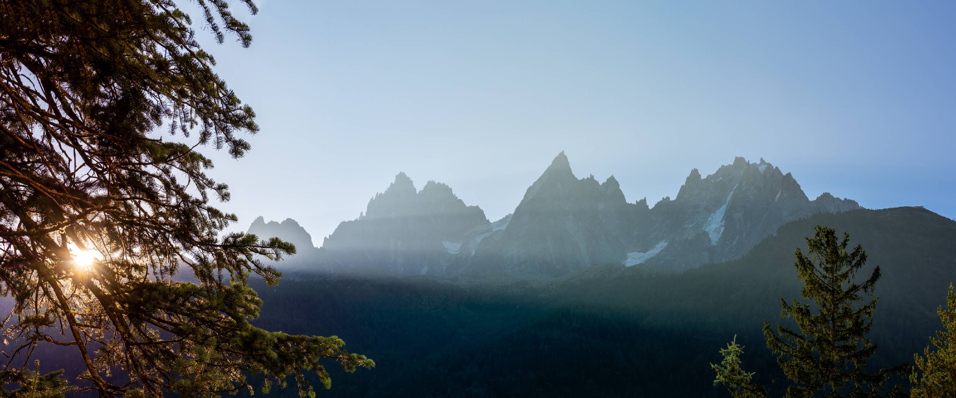 Aiguille des Grands Charmoz | 1/320s * f11 * ISO 100 * 70mm - FE 70-300mm F4.5-5.6 G OSS - Sony α7R V Aiguille des Grands Charmoz