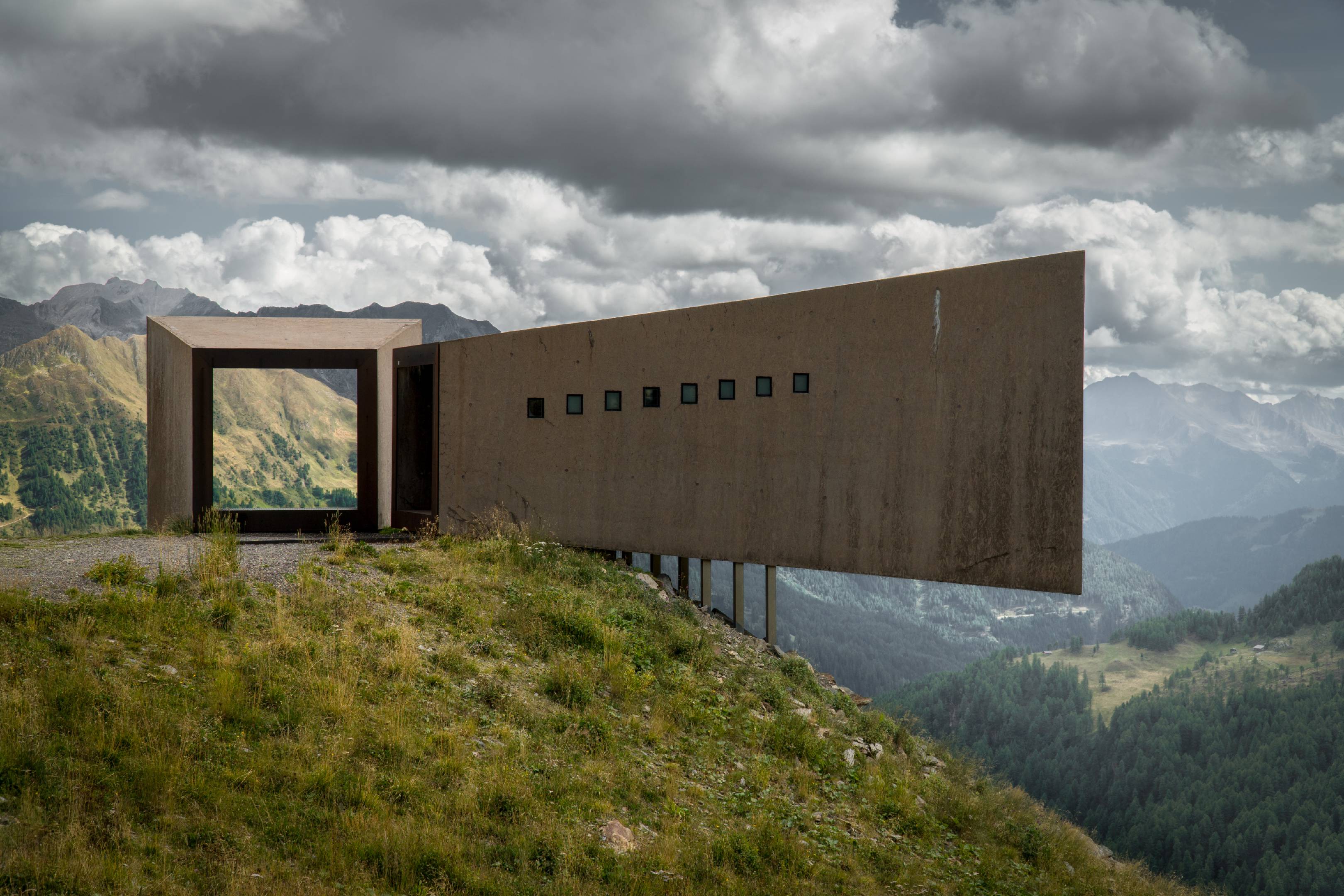 "Binoculars" on the way up the Timmelsjoch | 1/125s * f8 * ISO 200 * 36mm - E PZ 18-105mm F4 G OSS - Sony α6500 "Binoculars" on the way up the Timmelsjoch