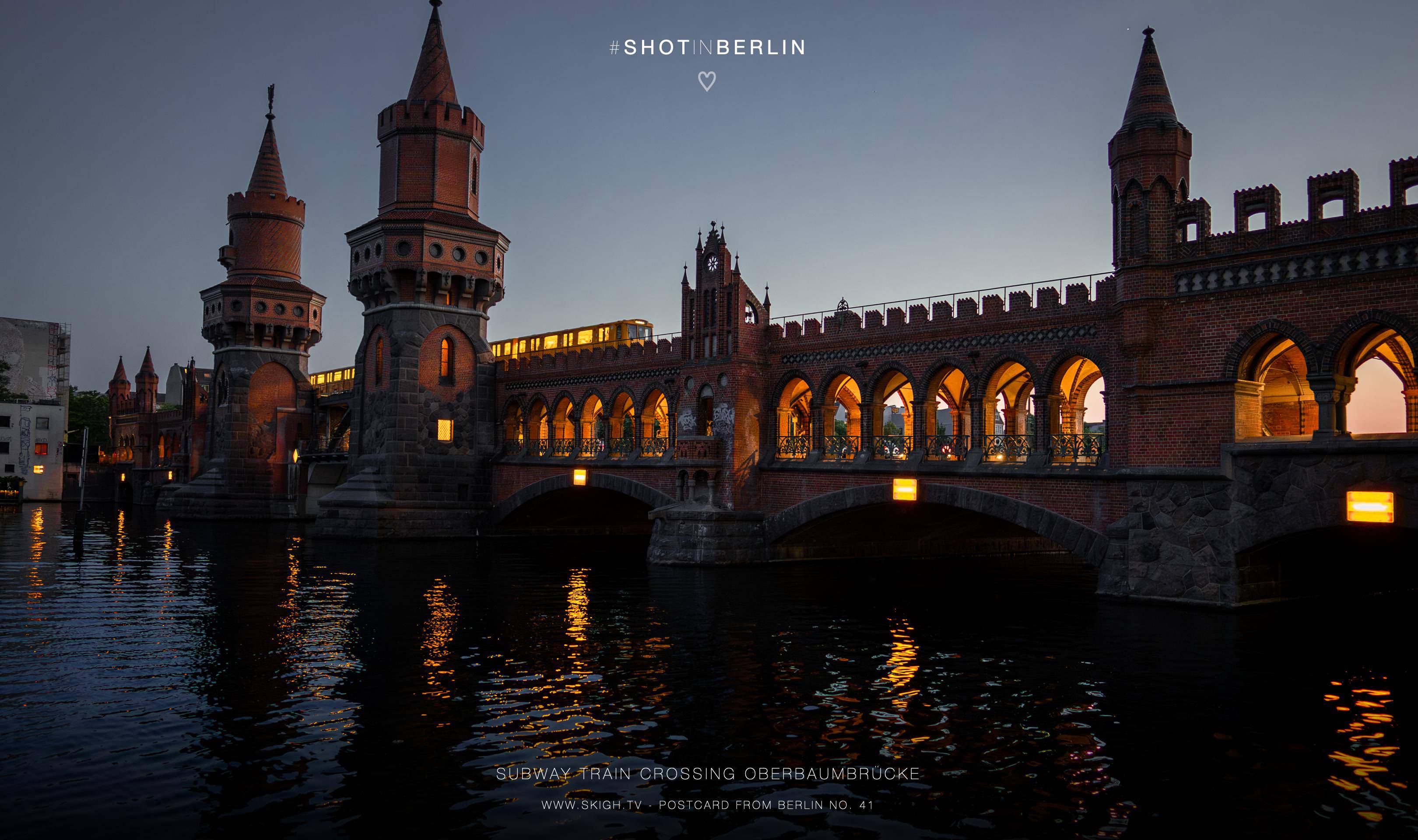 Subway train crossing Oberbaumbrücke | 1/125s * f1.4 * ISO 1600 * 24mm - FE 24mm F1.4 GM - Sony α7 IV Subway train crossing Oberbaumbrücke