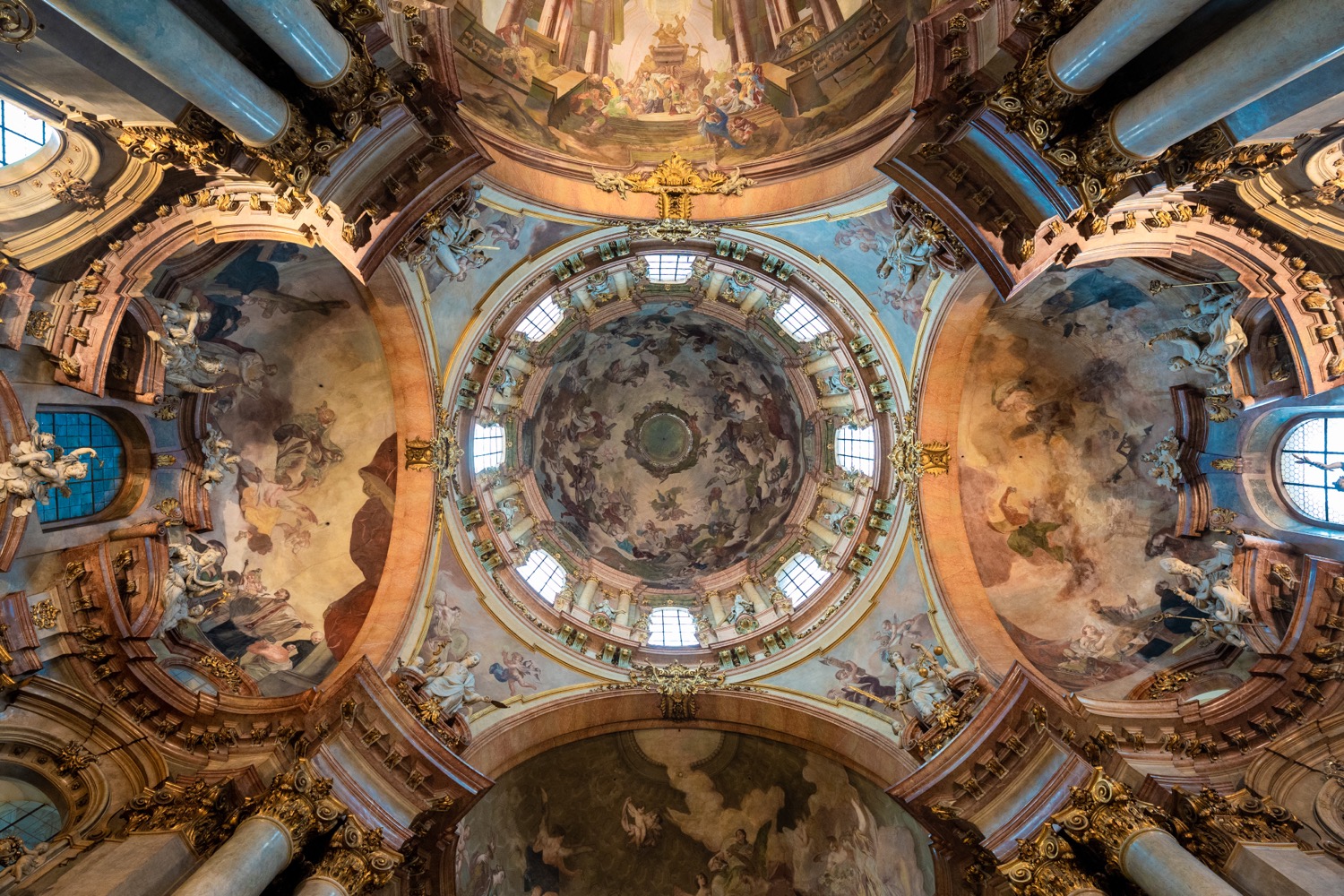 St. Nicholas Church and Charles Bridge | 1/60s * f14 * ISO 800 * 105mm - FE 24-105mm F4 G OSS - Sony α7R III St. Nicholas Church and Charles Bridge