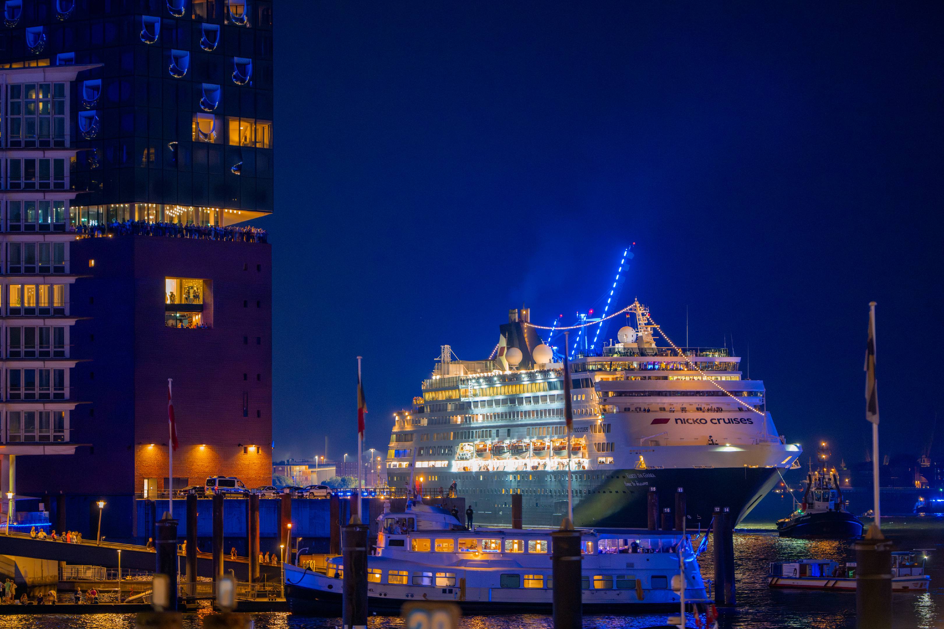 Vasco da Gama passing Elphi