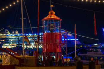 Vasco da Gama passing Feuerschiff