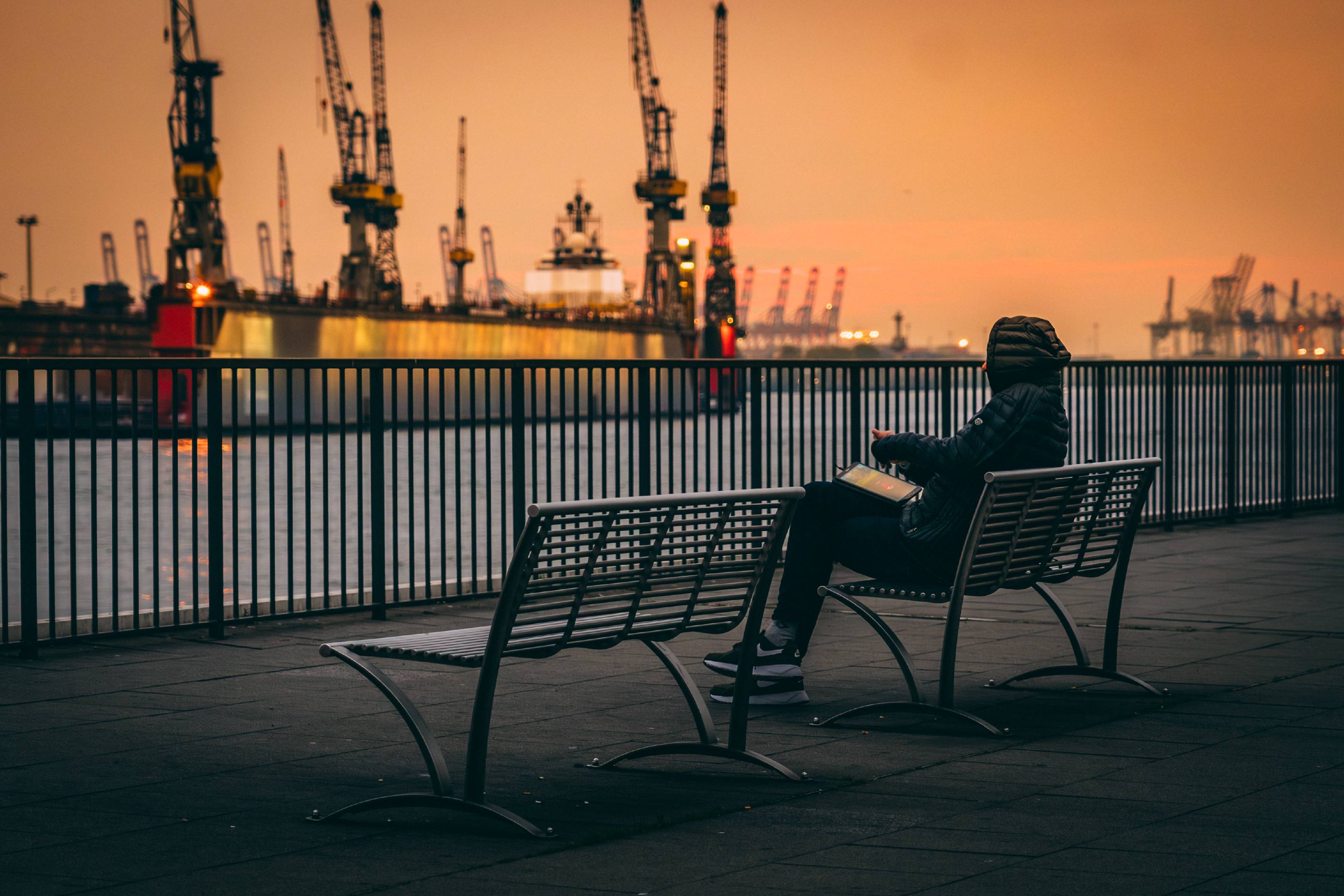 Edge of the day at water’s edge | 1/125s * f4 * ISO 2500 * 77mm - FE 24-105mm F4 G OSS - Sony α6500 Edge of the day at water’s edge