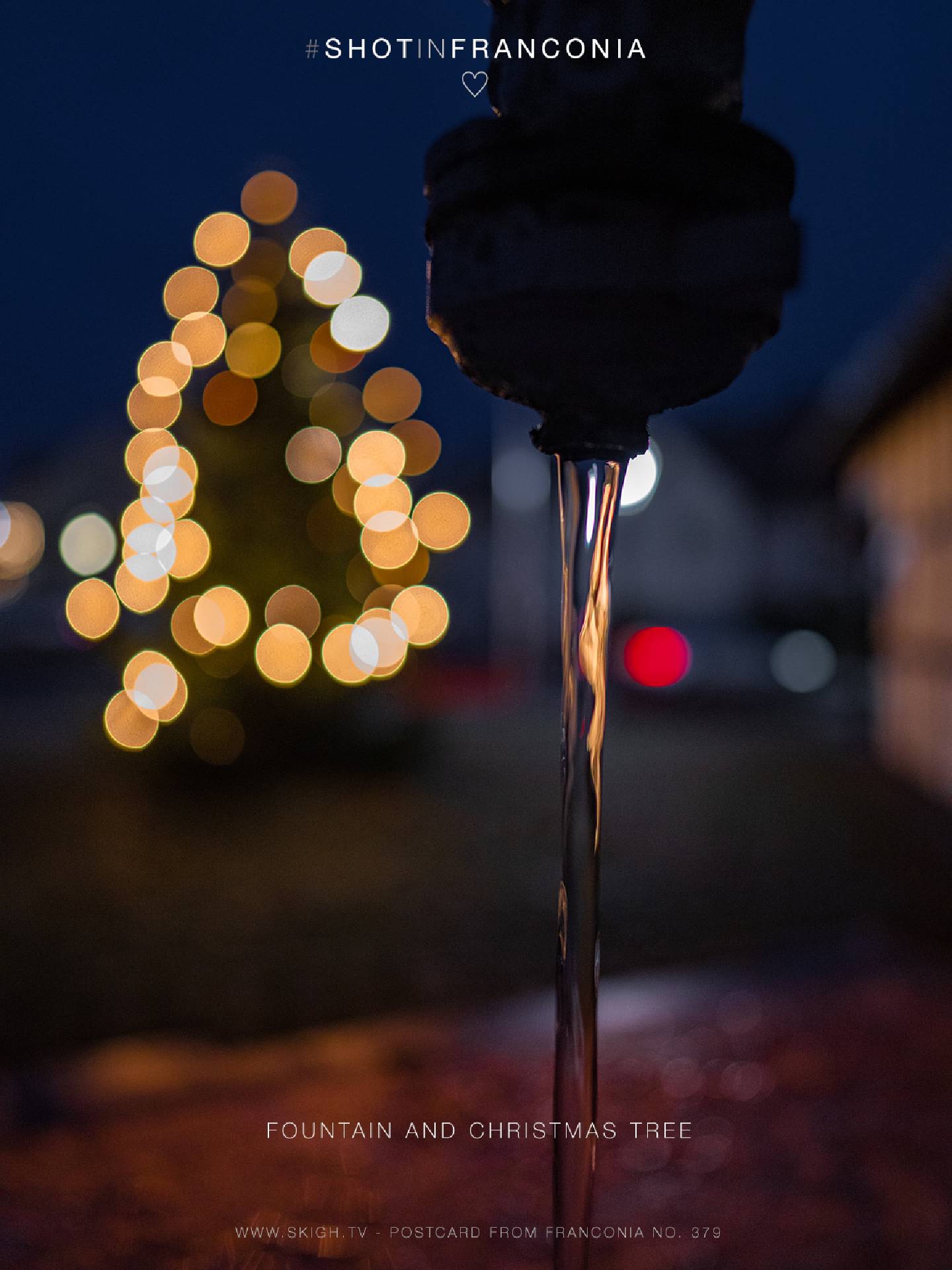 Fountain and Christmas tree | 1/30s * f1.4 * ISO 1600 * 24mm - FE 24mm F1.4 GM - Sony α7R III Fountain and Christmas tree