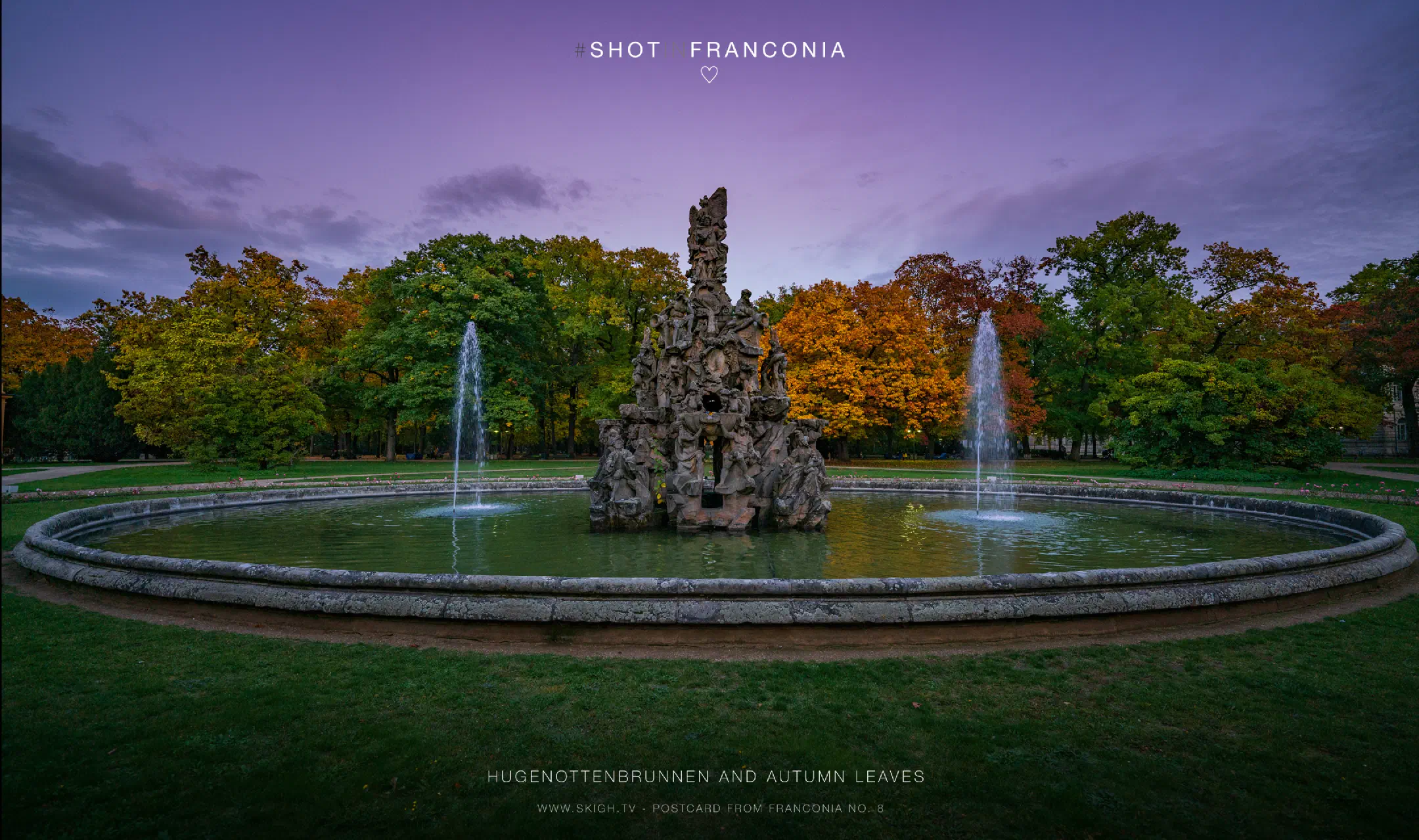Hugenottenbrunnen and autumn leaves